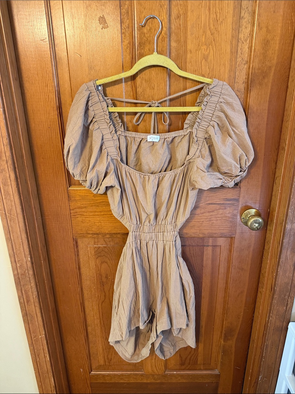 vestique Taupe Puff-Sleeve Smocked Romper